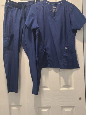 Wink Women’s Navy Scrub Pants  (Petite M) & (M)Top Set